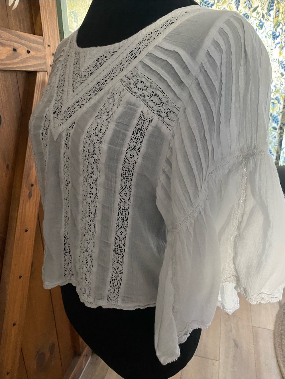 American Eagle Outfitters White Lace Trim Boho Blouse XS